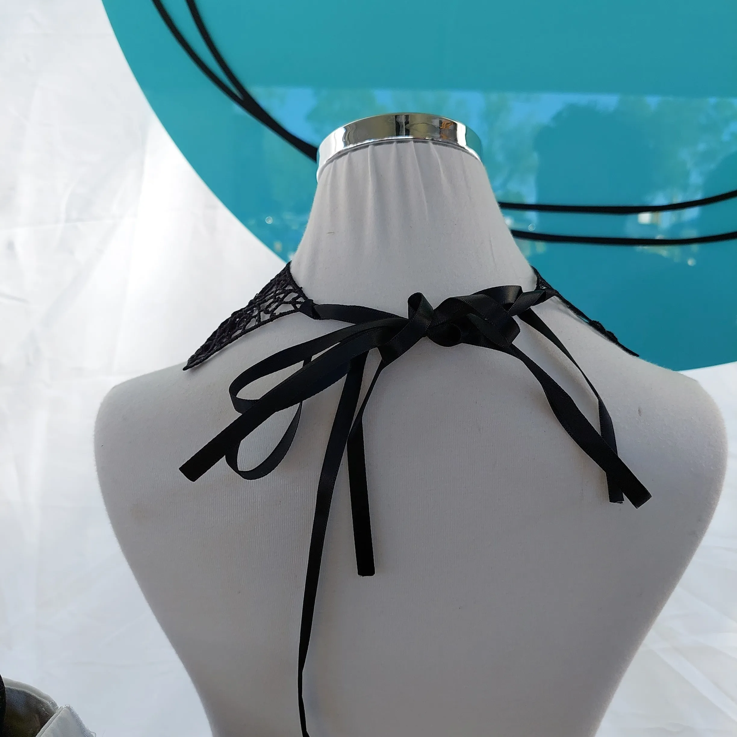 Bat lace collar