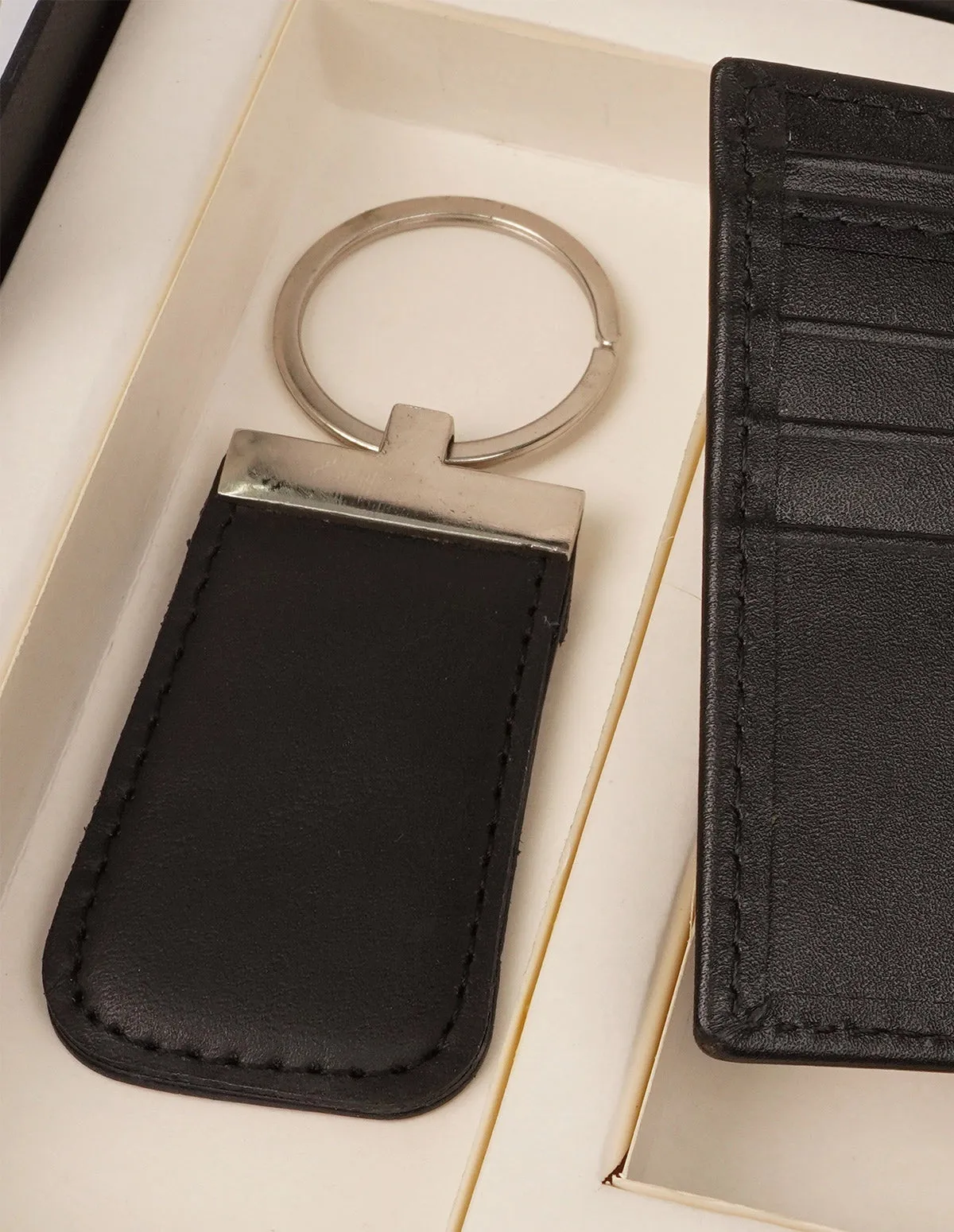 Cow Leather Wallet Black – Gift Set with Keychain