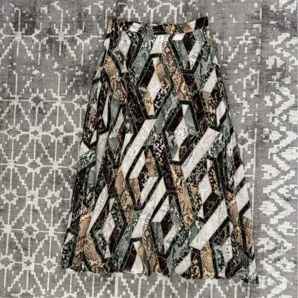 EUC H&amp;M 6 Geometric Patterned Snake Skin Skirt A Line Flowy