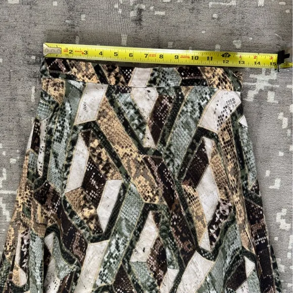 EUC H&amp;M 6 Geometric Patterned Snake Skin Skirt A Line Flowy