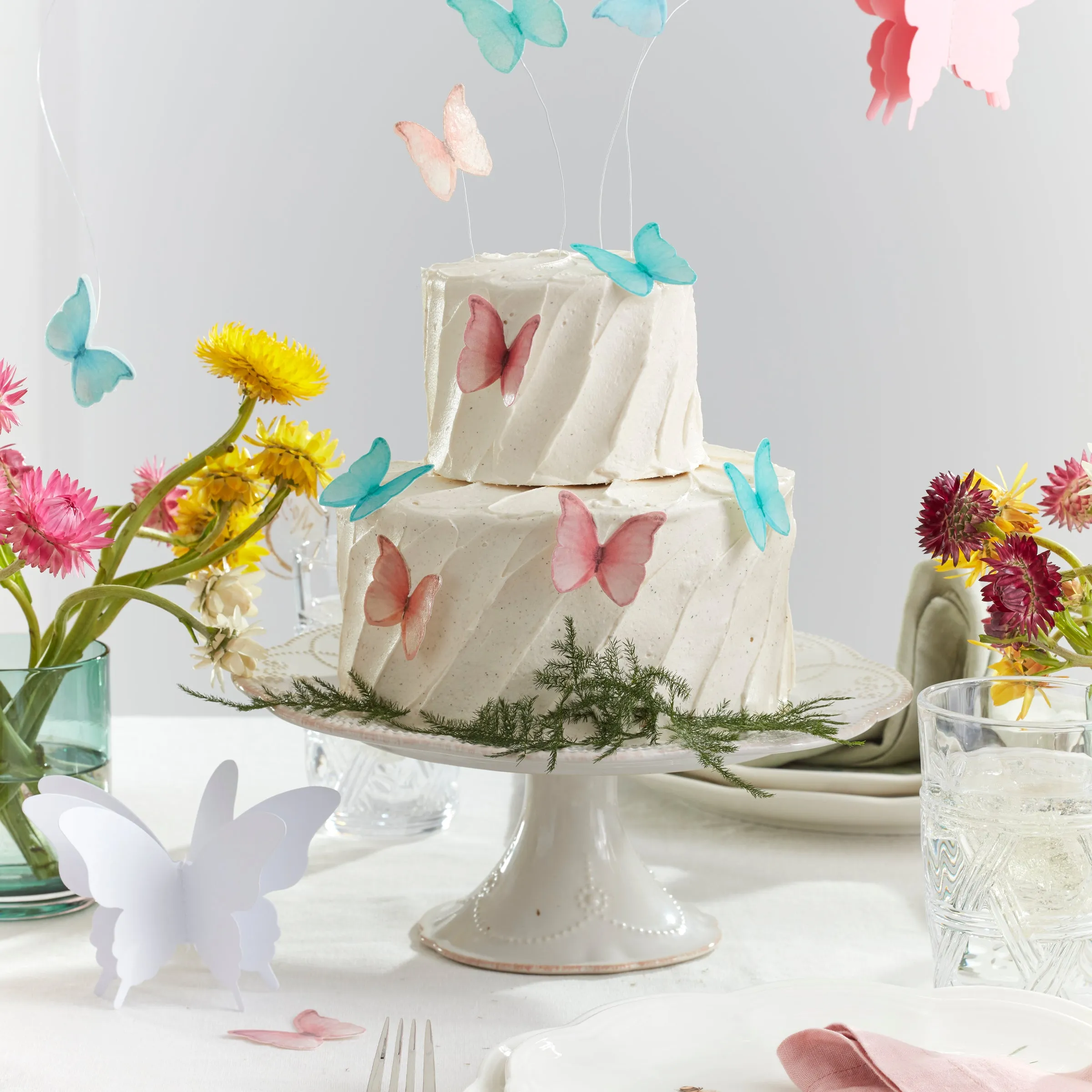 French Perle ™ Pedestal Cake Plate
