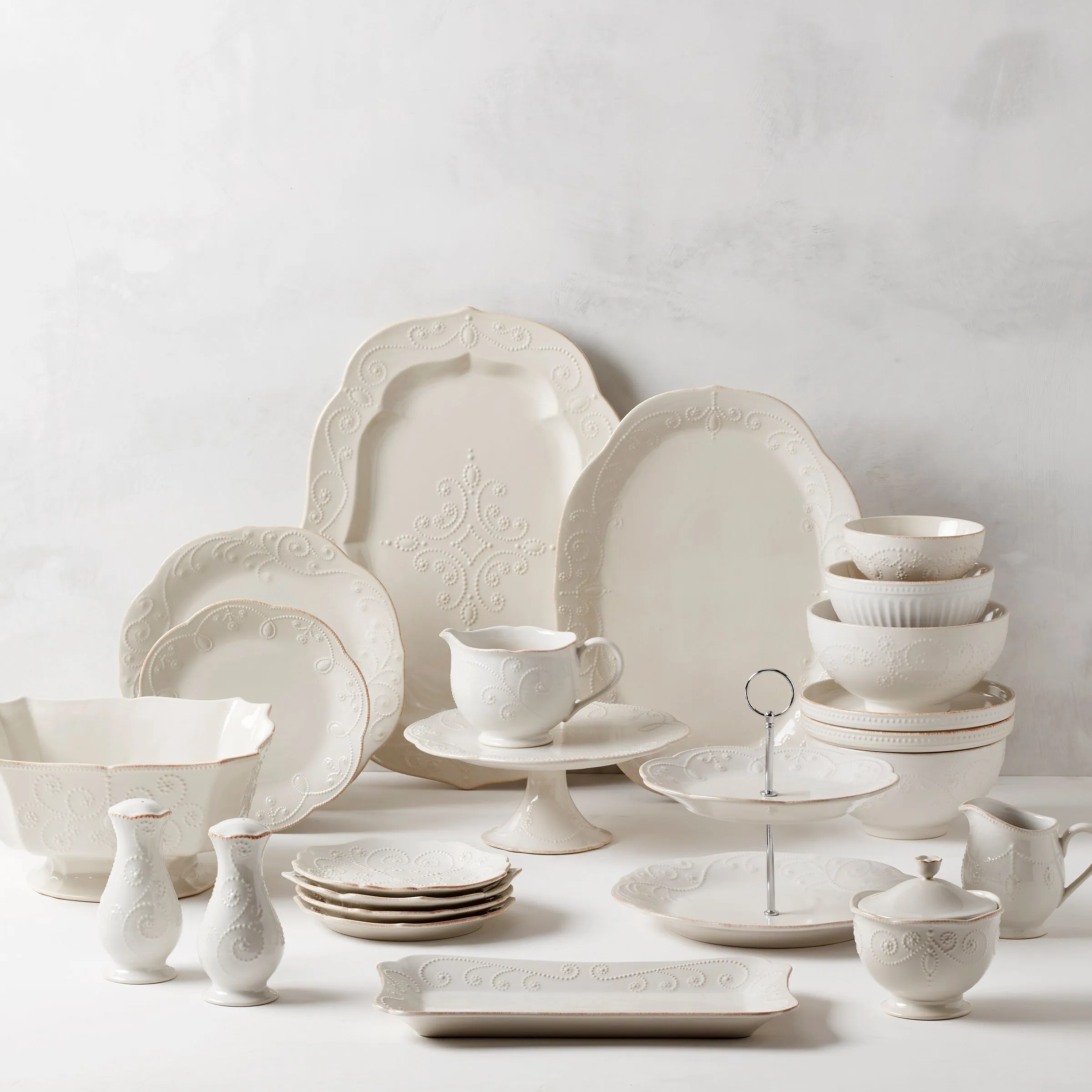 French Perle ™ Pedestal Cake Plate