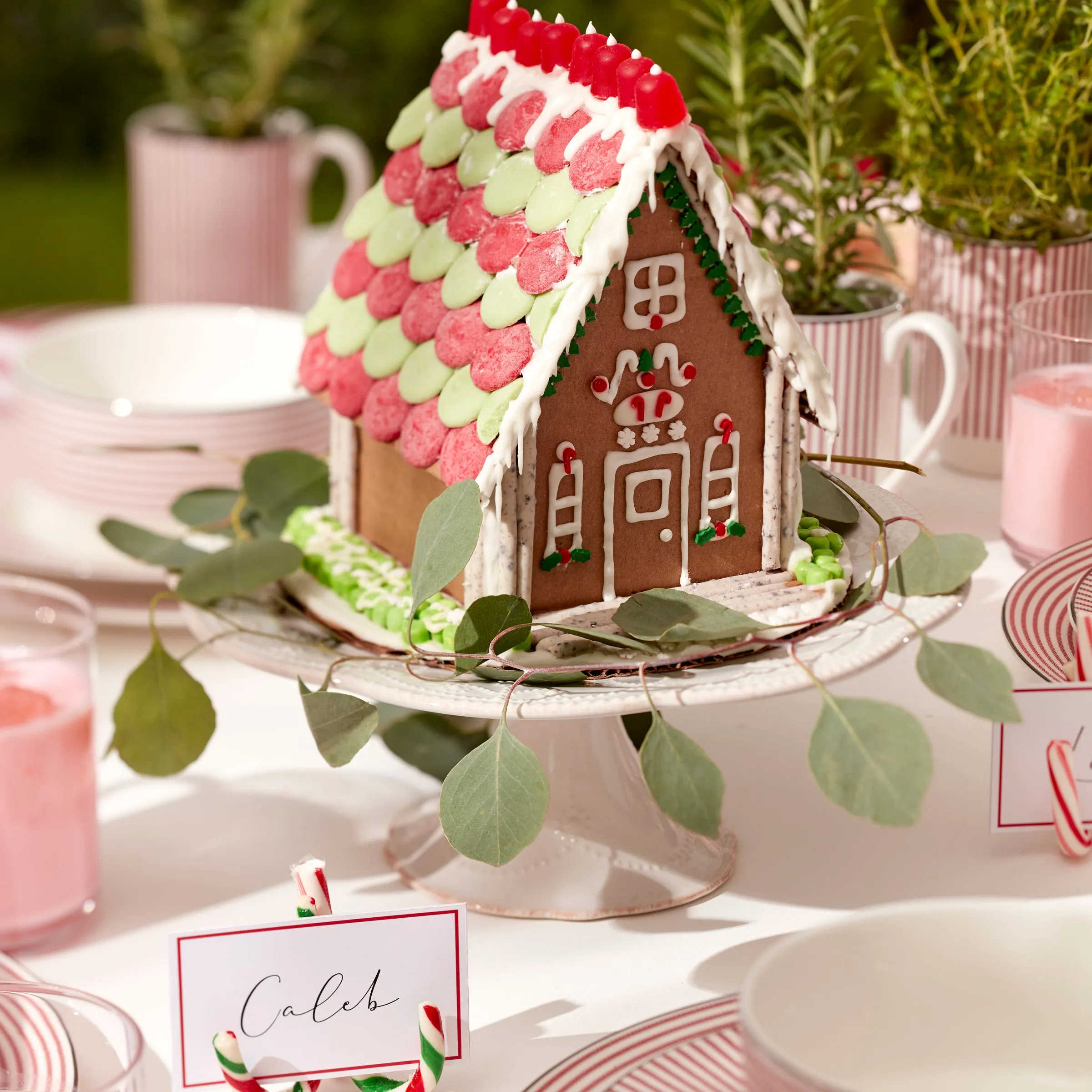 French Perle ™ Pedestal Cake Plate
