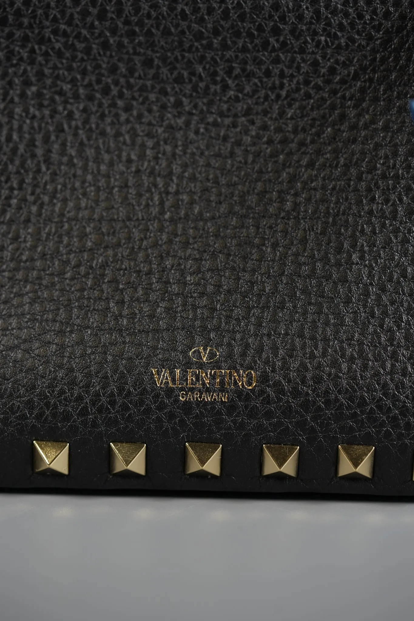 Garavani Rockstud Pebbled Calfskin Leather Shoulder Bag