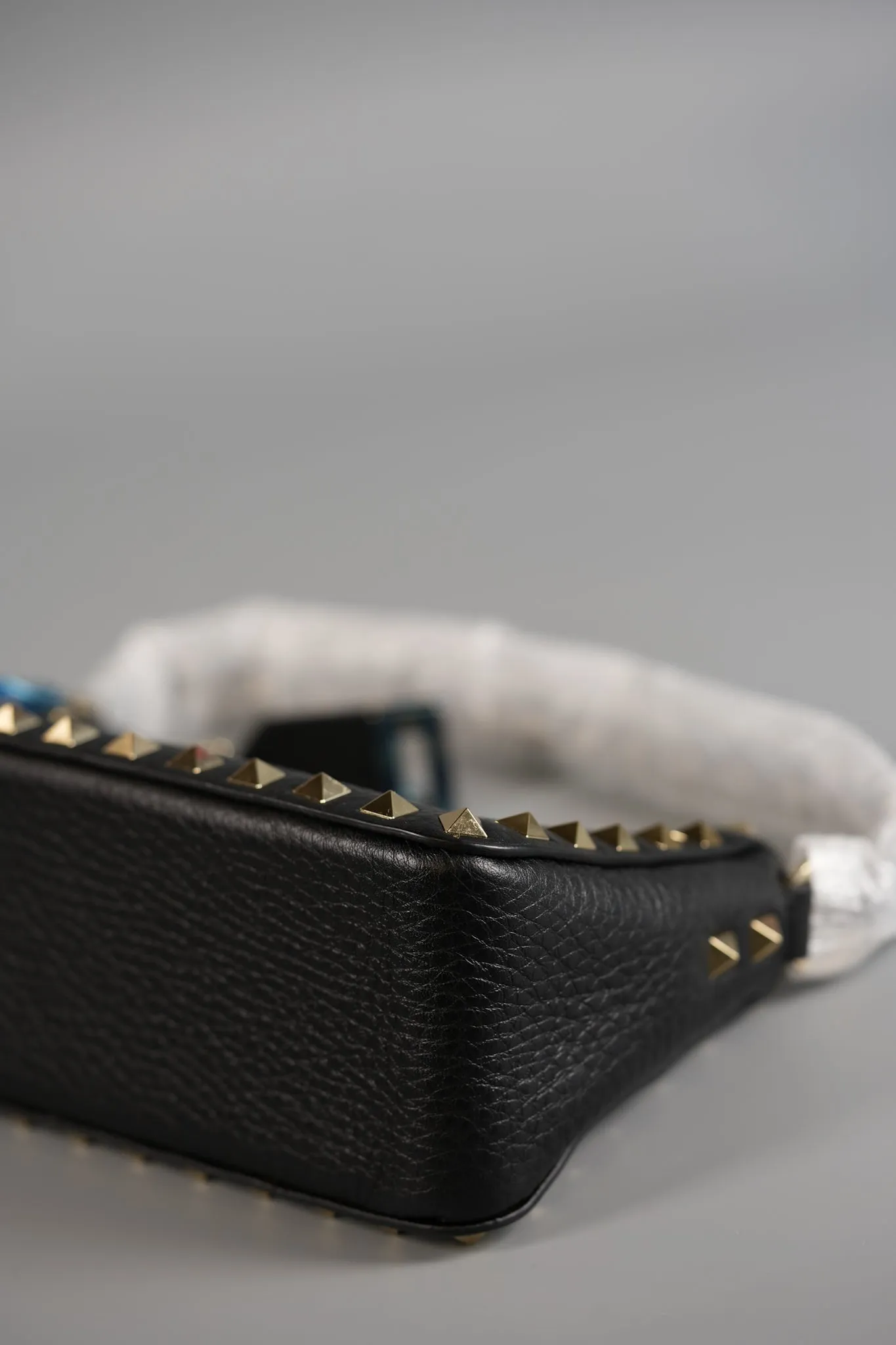 Garavani Rockstud Pebbled Calfskin Leather Shoulder Bag