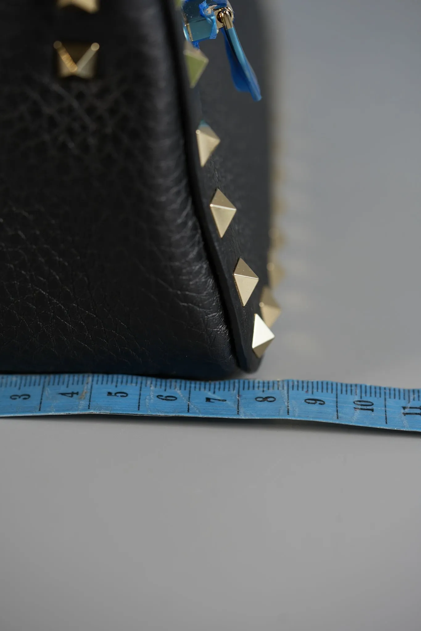 Garavani Rockstud Pebbled Calfskin Leather Shoulder Bag