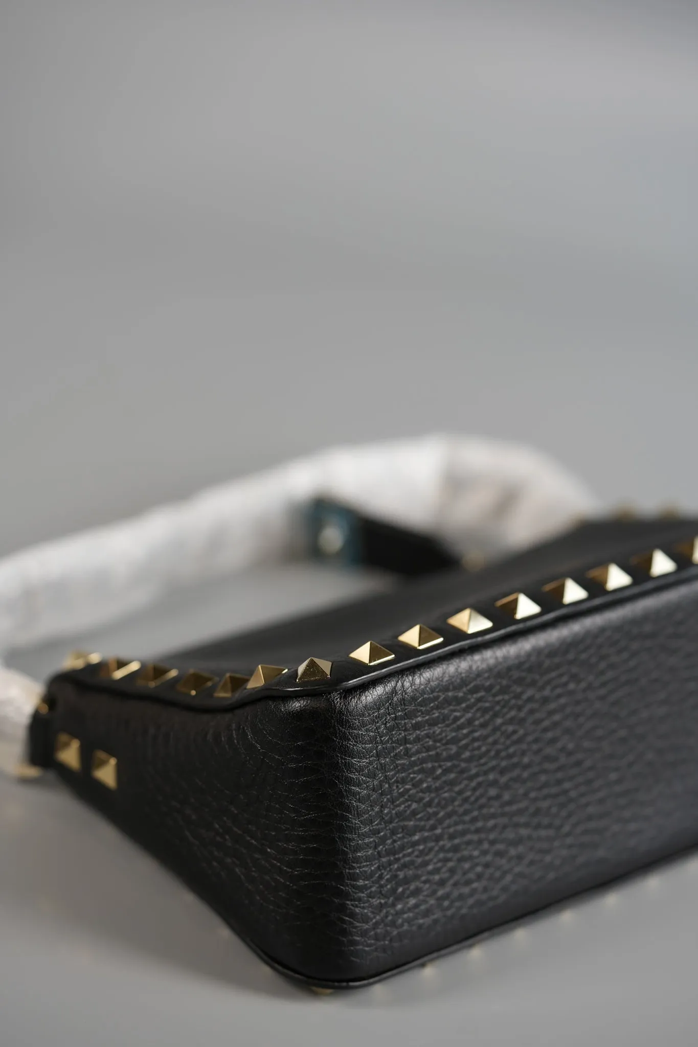 Garavani Rockstud Pebbled Calfskin Leather Shoulder Bag