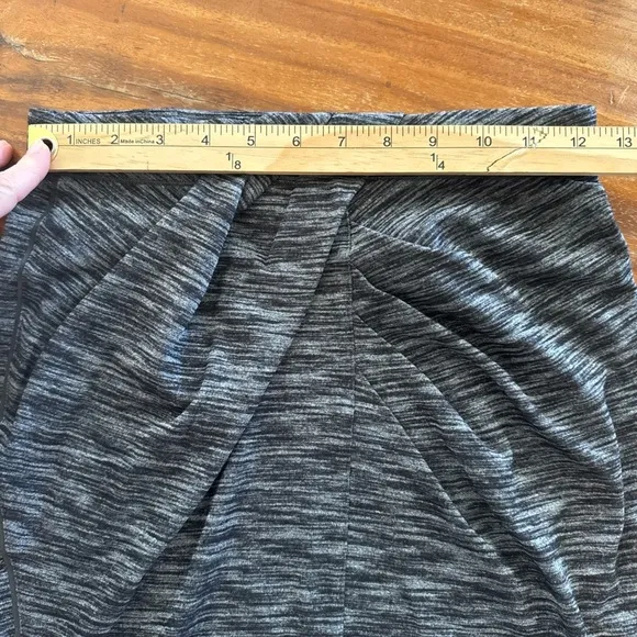 Lululemon &amp; go Where-To Skirt Size 6 Heathered Black