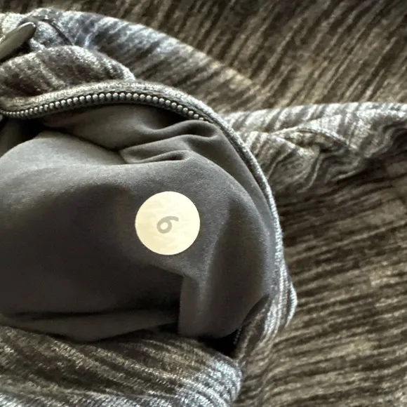 Lululemon &amp; go Where-To Skirt Size 6 Heathered Black