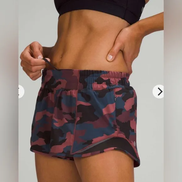 Lululemon Hotty Hot Low-Rise Lined 2.5&quot; Camo Smoky Red Night Sea Multi/Black