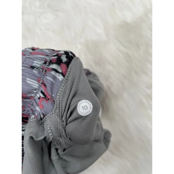 Lululemon Hotty Hot Short II 2.5&quot; Floral Flux Multi Raceway Grey Sz 10