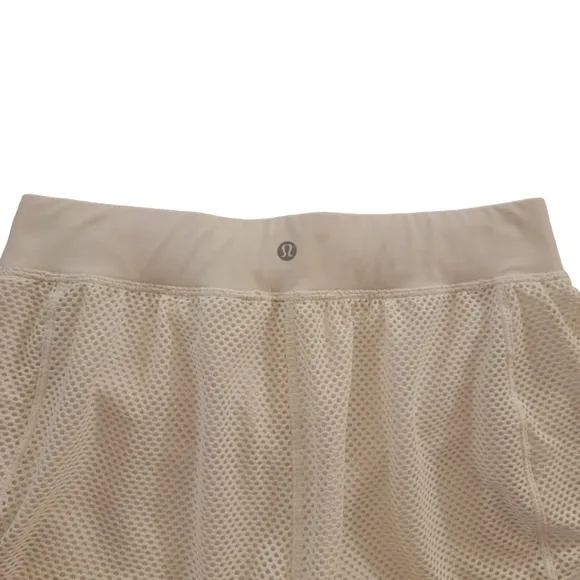 Lululemon Keep Score Shorts 3.5” Size 8 White Mesh Built in Liner Pocket Run