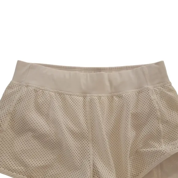 Lululemon Keep Score Shorts 3.5” Size 8 White Mesh Built in Liner Pocket Run