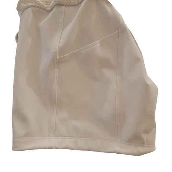 Lululemon Keep Score Shorts 3.5” Size 8 White Mesh Built in Liner Pocket Run