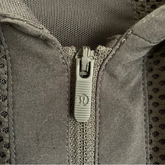 Lululemon Mesh on Mesh Jacket Size Small