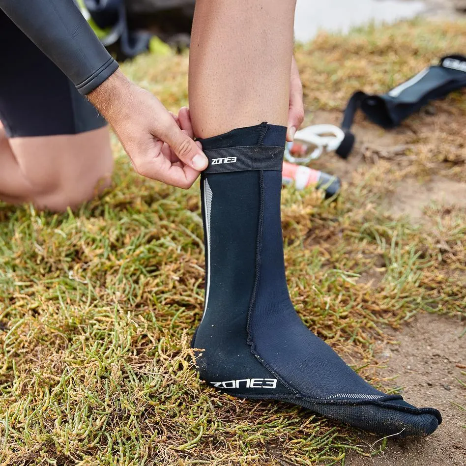 NEOPRENE SWIM SOCKS - BLACK/RED