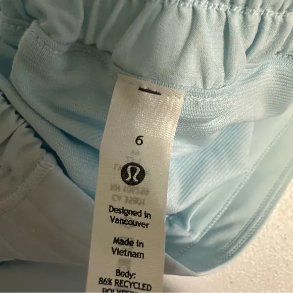 NWOT Lululemon Hotty Hot High-Rise Lined Short 2.5&quot;