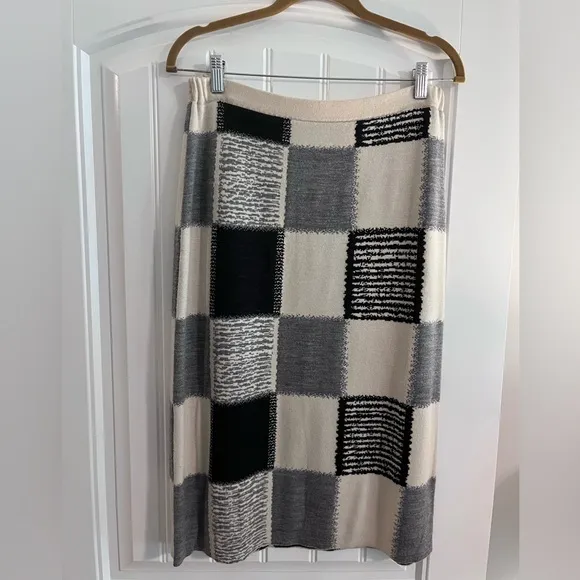 Patterned skirt in 100% wool