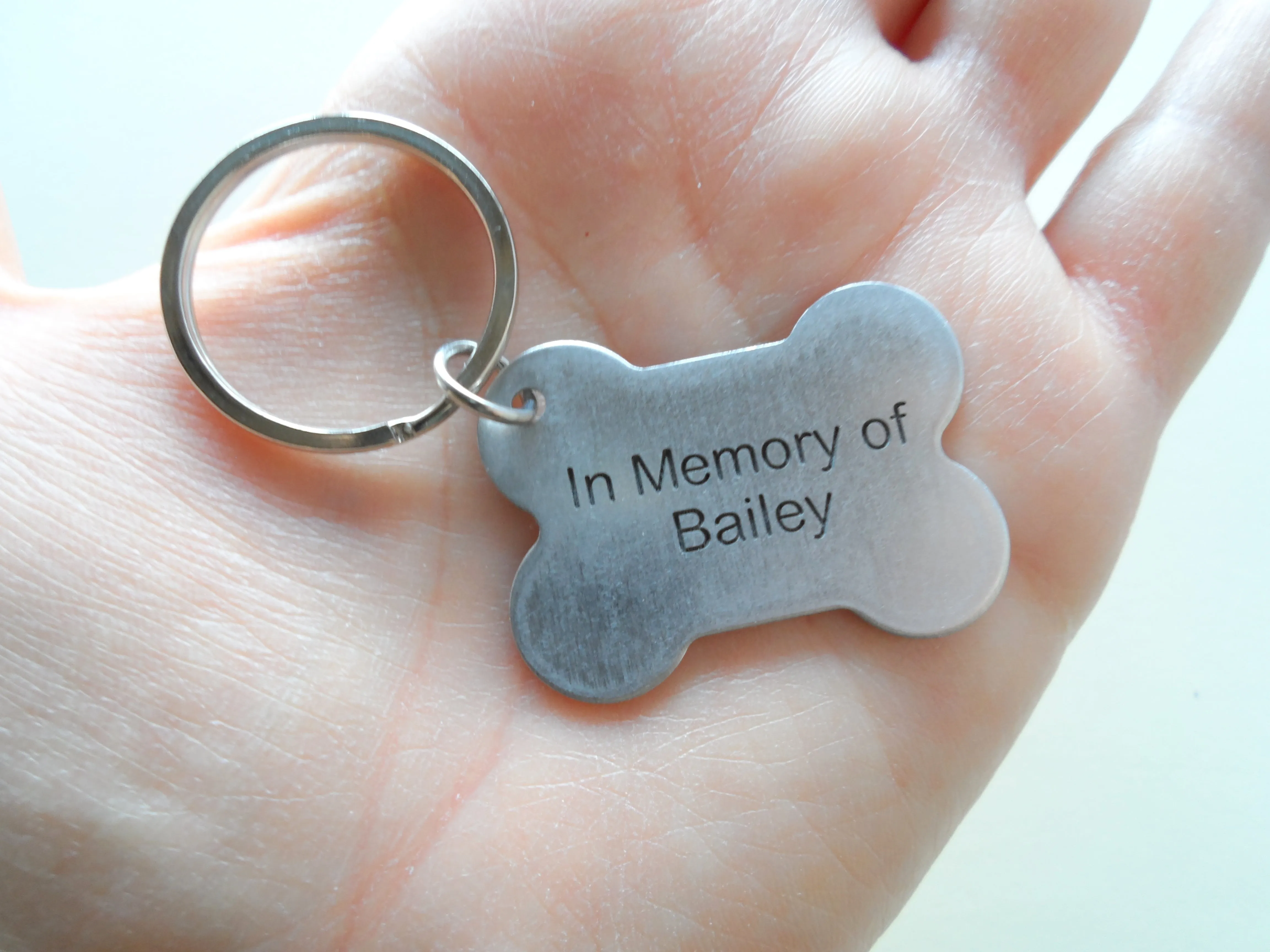 Personalized Pet Memorial Dog Bone Keychain Custom Engraved with "In Memory of" and Name, Dog Memorial Keychain | JE