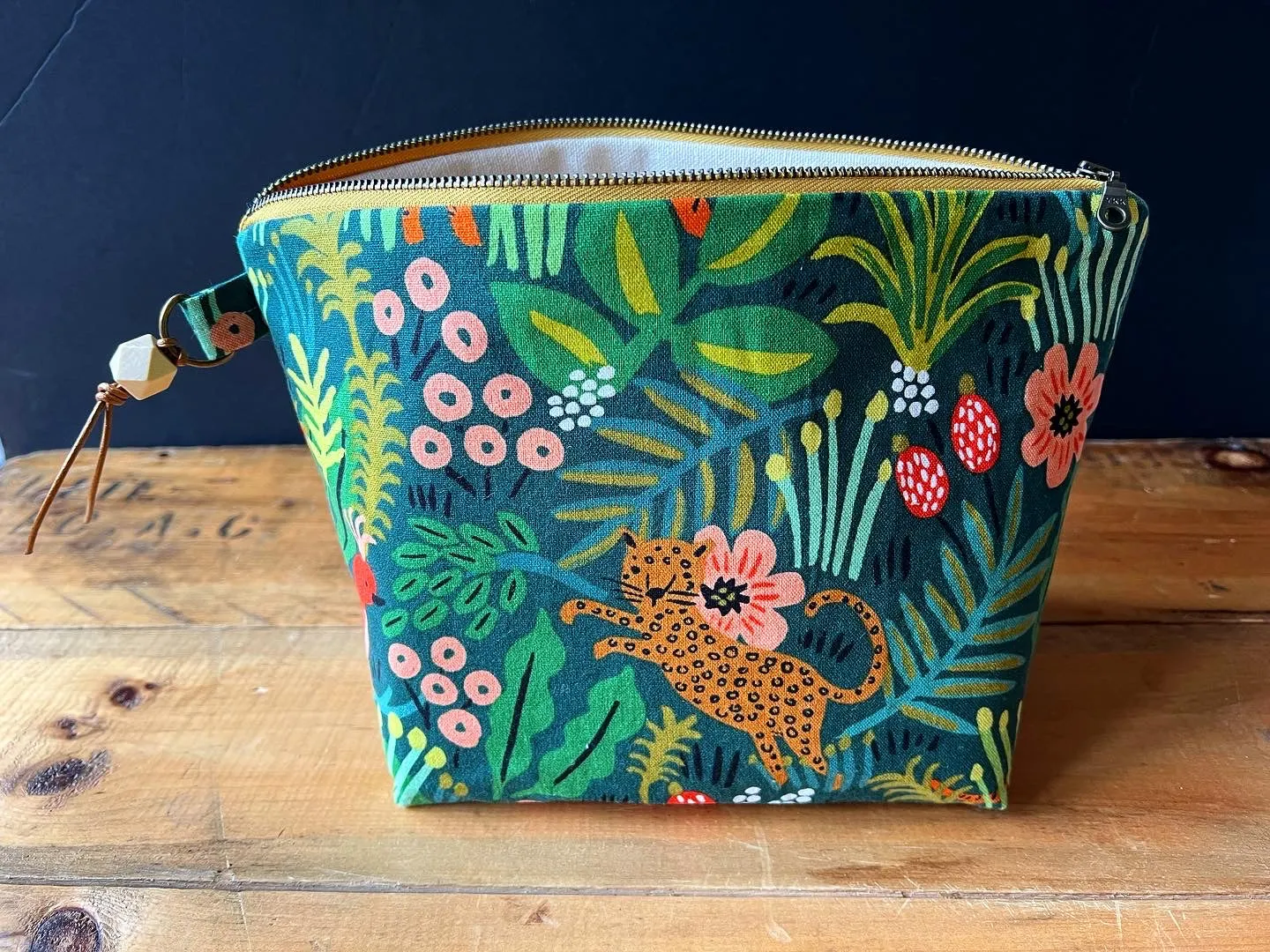 Small 9x6 inch Wet Dry Zipper Pouch, Linen Variations Available