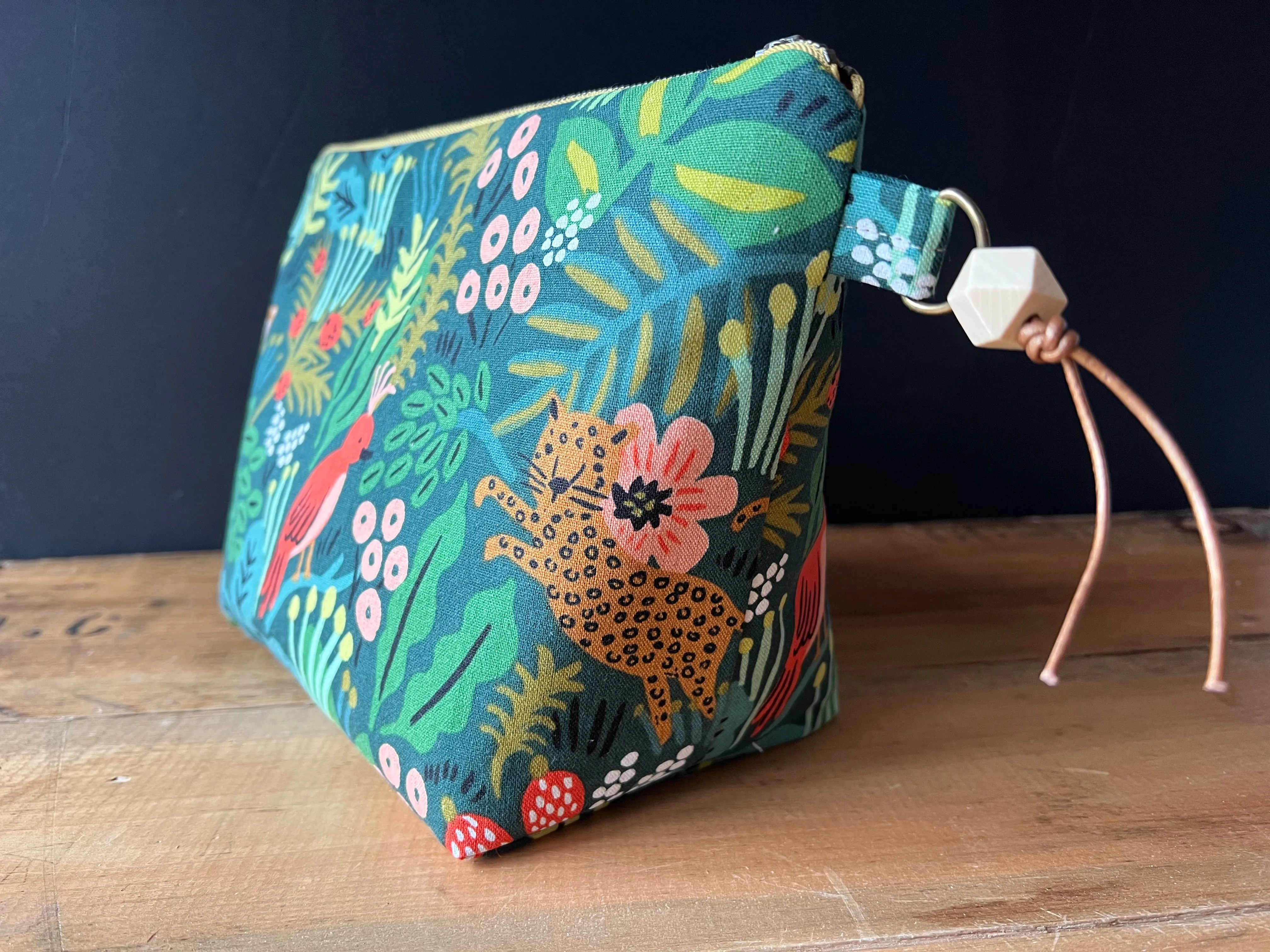Small 9x6 inch Wet Dry Zipper Pouch, Linen Variations Available