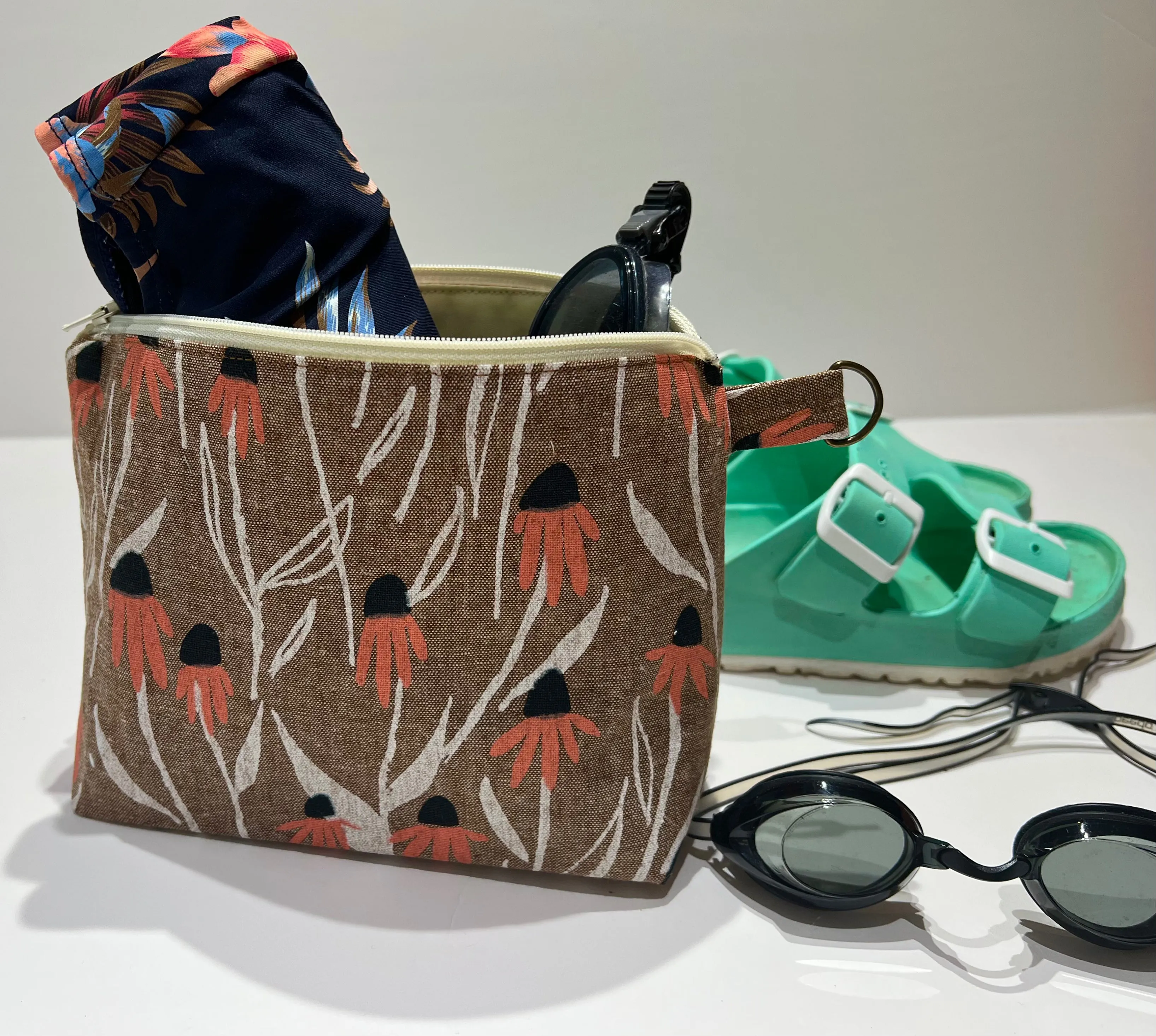 Small 9x6 inch Wet Dry Zipper Pouch, Linen Variations Available