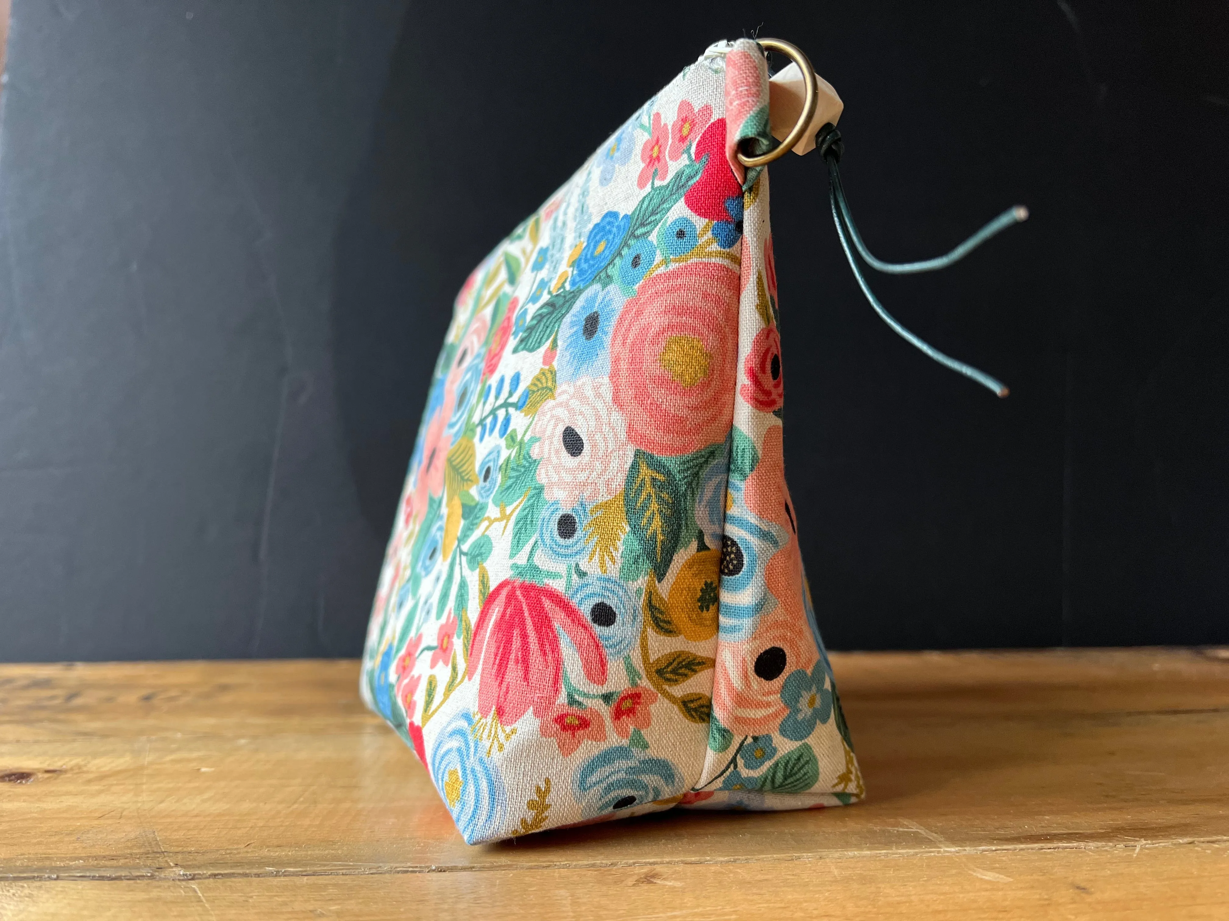 Small 9x6 inch Wet Dry Zipper Pouch, Linen Variations Available