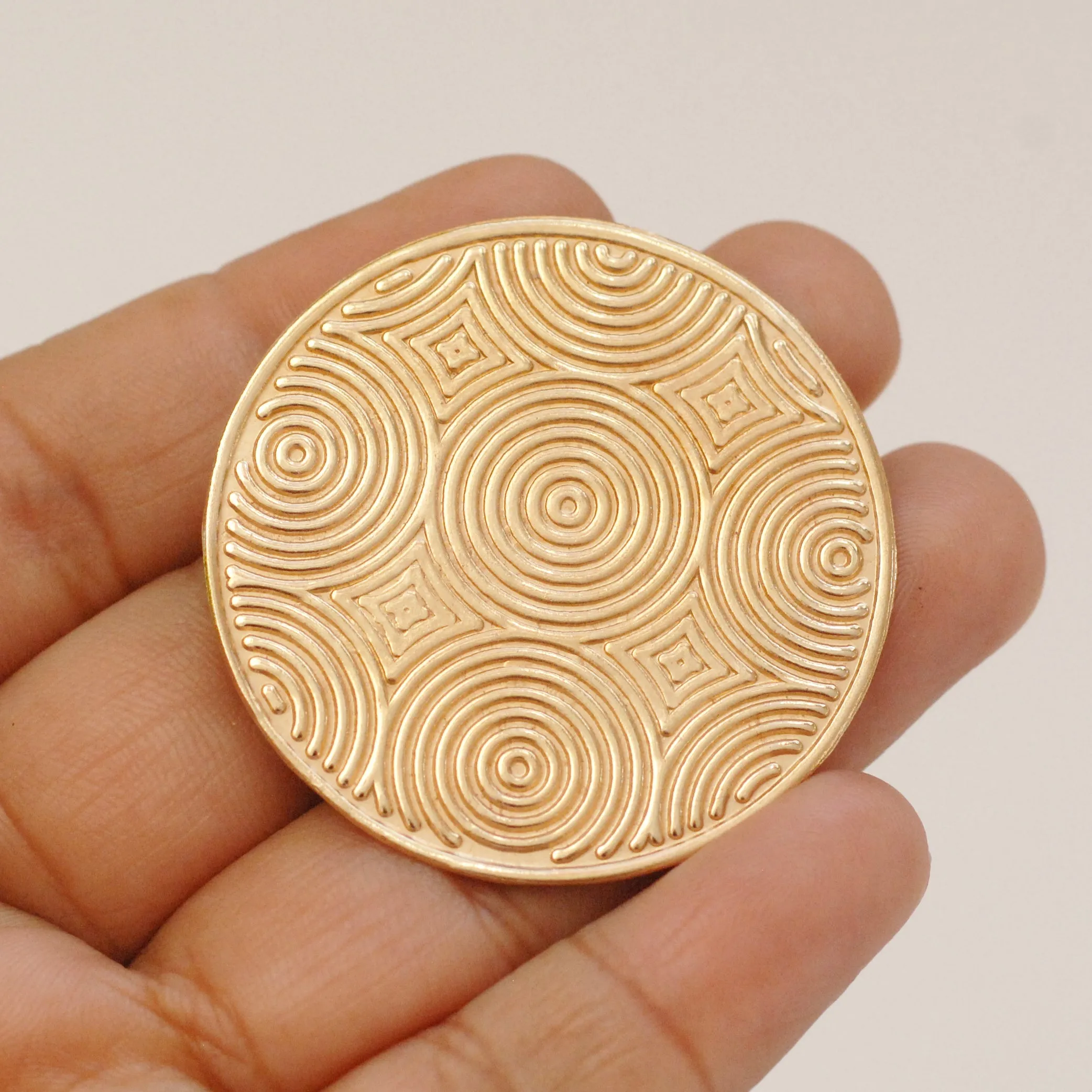 Textured round disc, patterned disk 40mm concentric circle design