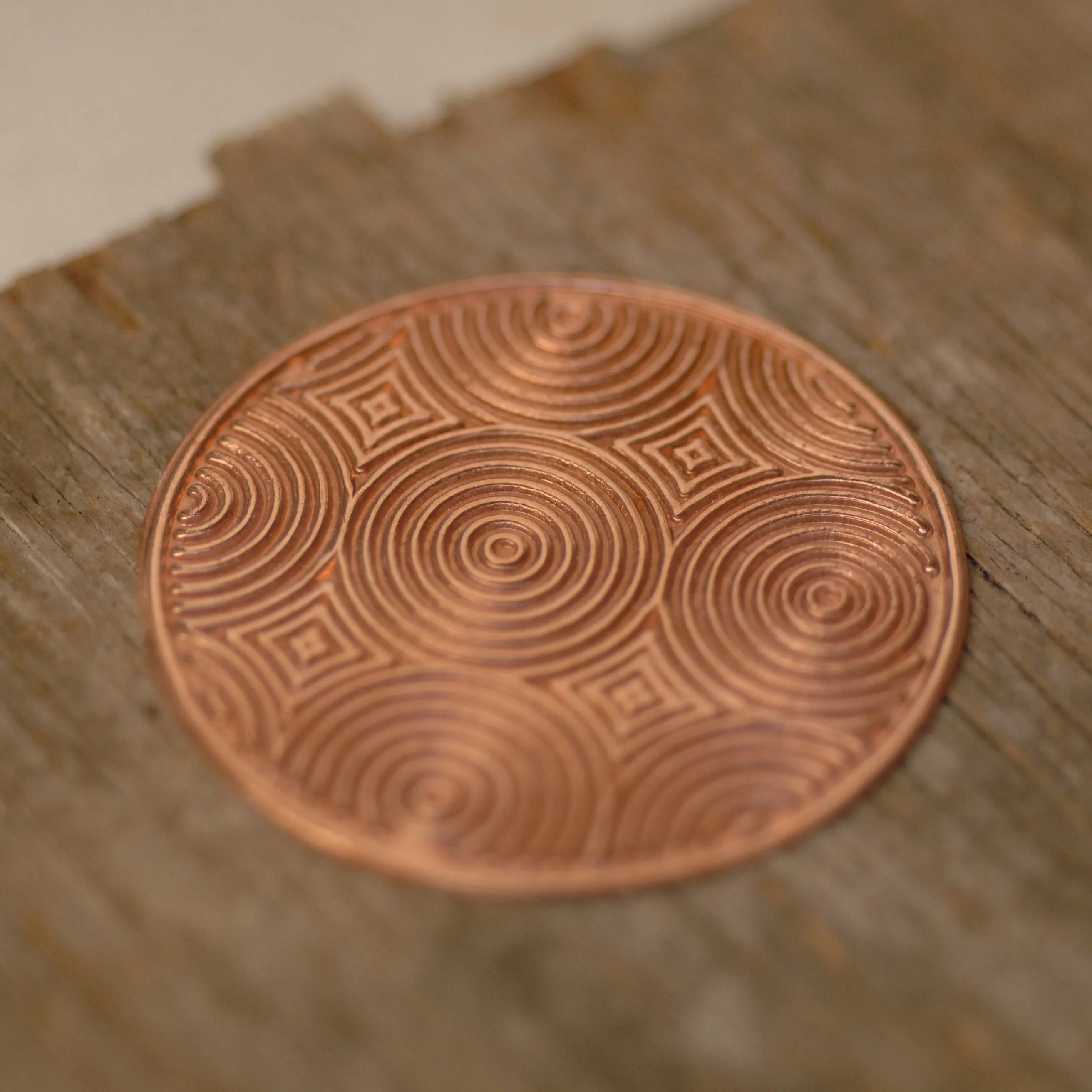 Textured round disc, patterned disk 40mm concentric circle design