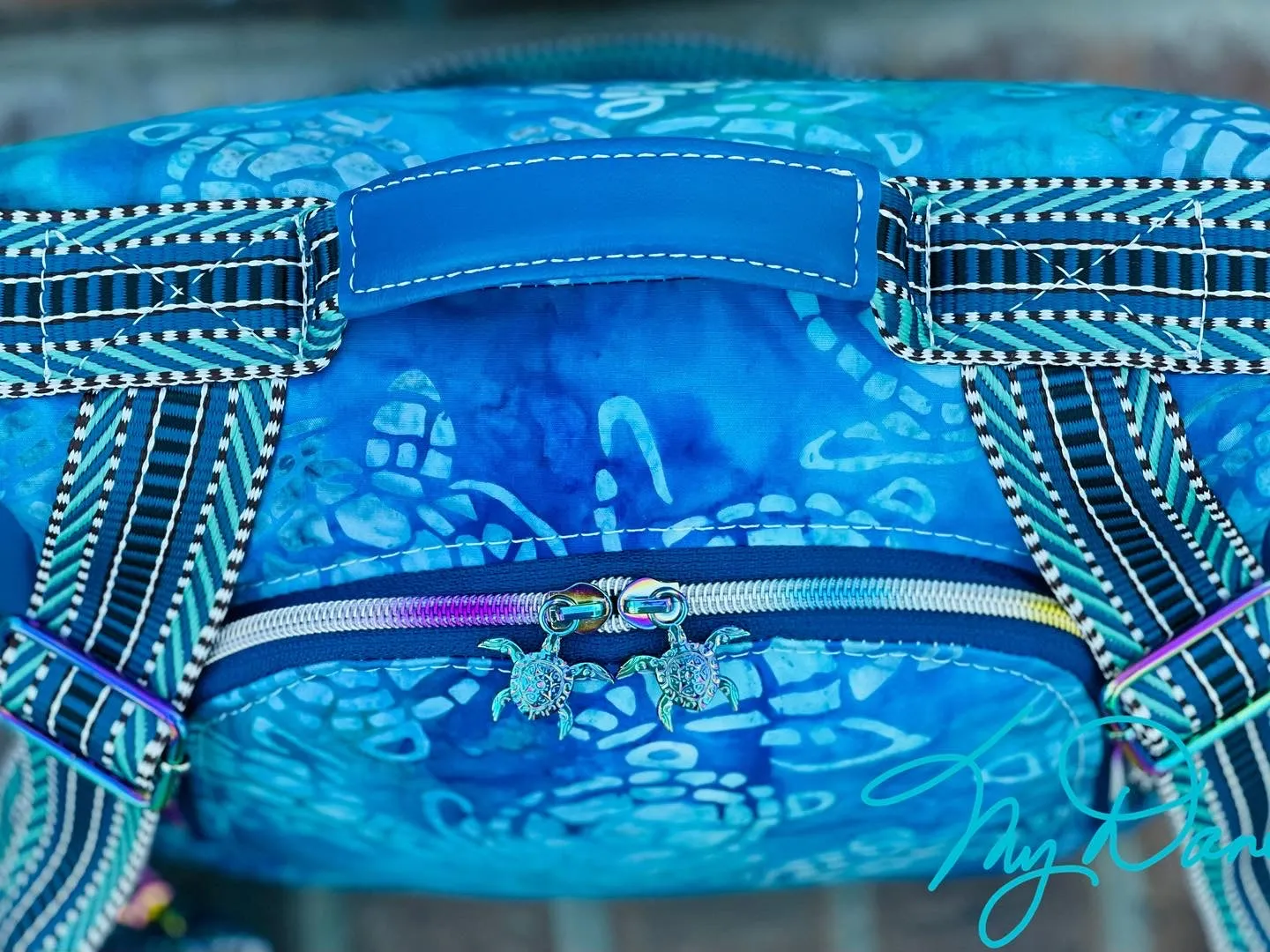 The Guardian Anti-Theft Backpack in Sunset beach Turtle