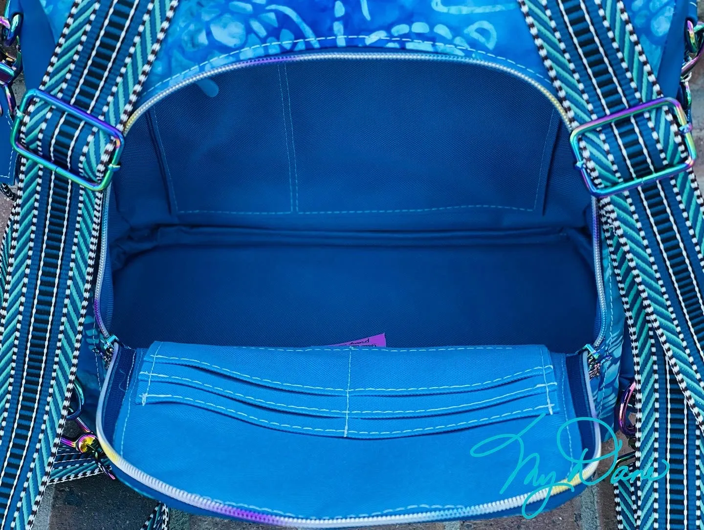 The Guardian Anti-Theft Backpack in Sunset beach Turtle