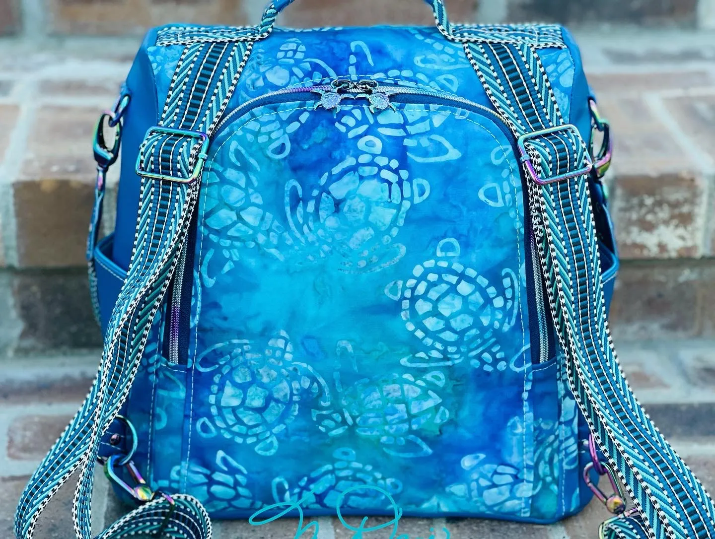 The Guardian Anti-Theft Backpack in Sunset beach Turtle
