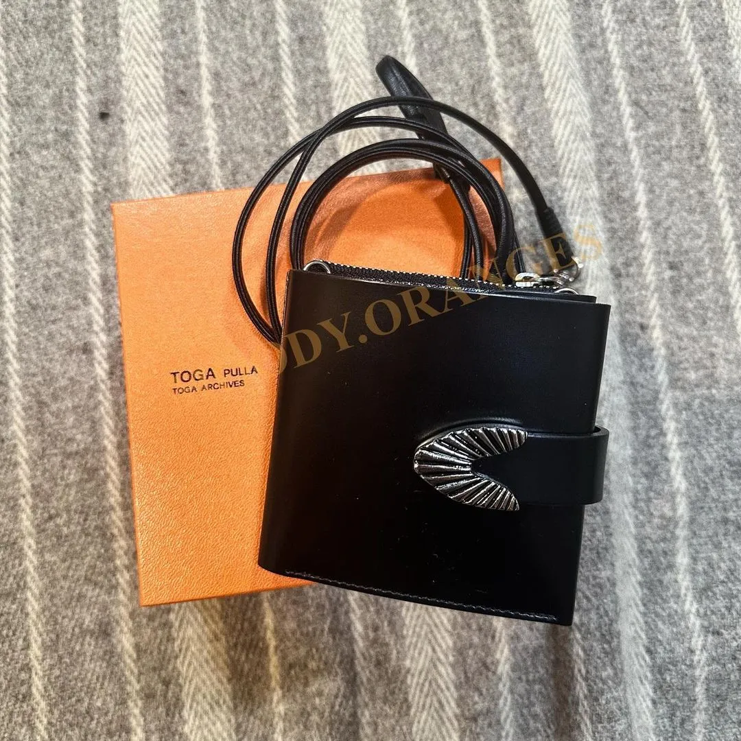Toga Pulla Leather Shoulder Wallet