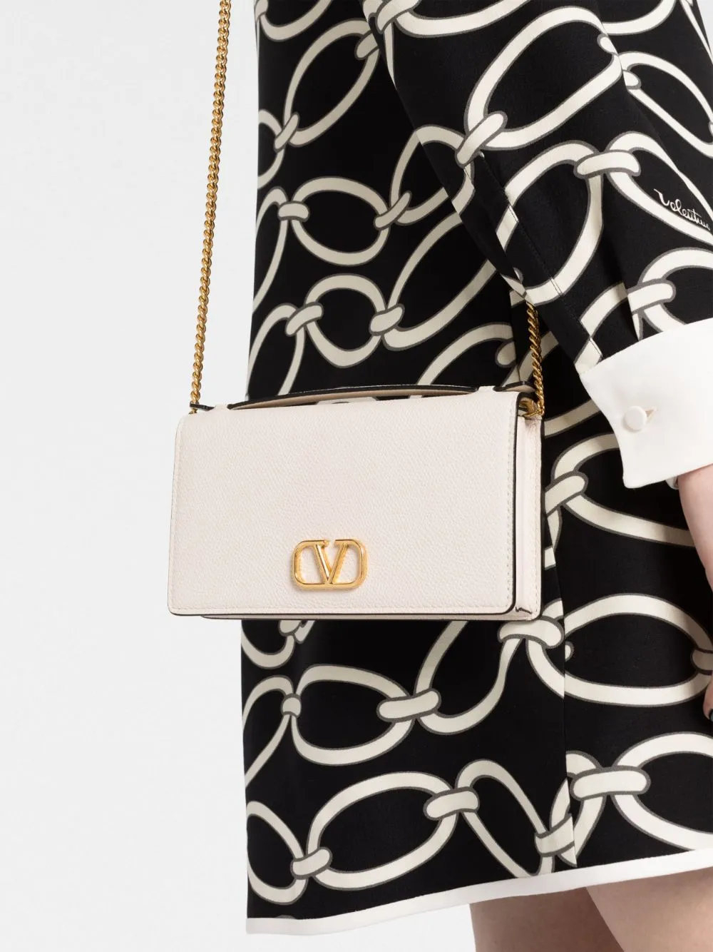 Vlogo signature leather wallet on chain